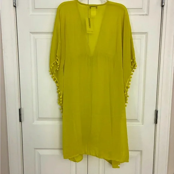 Gorgeous Kiwi Sheer Kimono with Pom Pom Trim - Picture 4 of 4